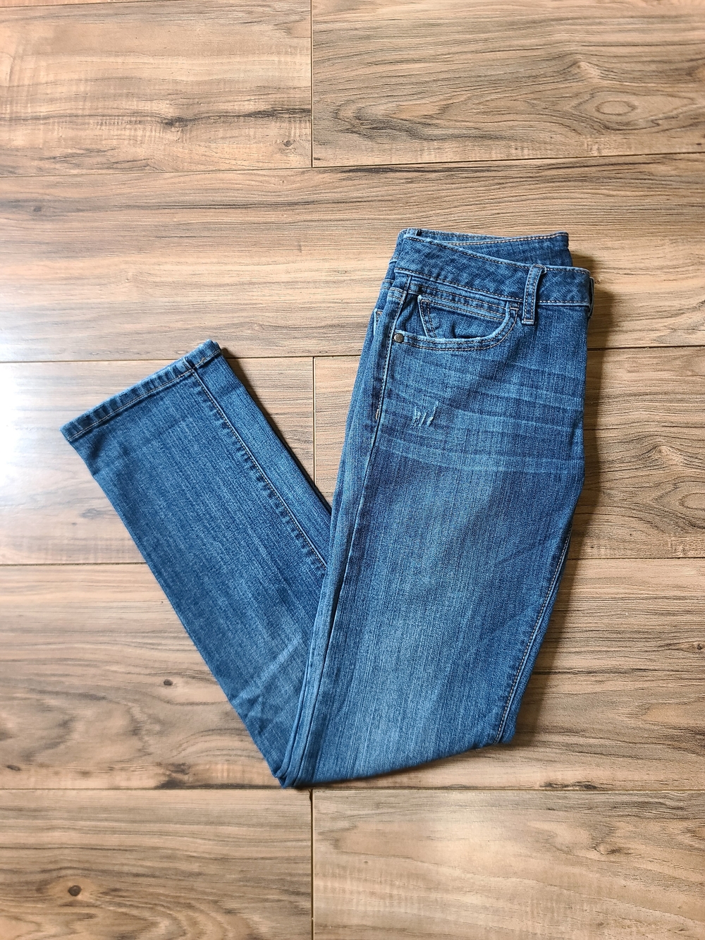 Simply Vera Vera Wang Medium Wash Straight Leg Jeans Distressed Stretch Size 0